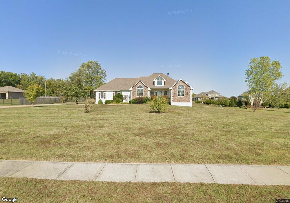 1606 Knoll Creek Ln, Raymore, MO 64083 - photo 1