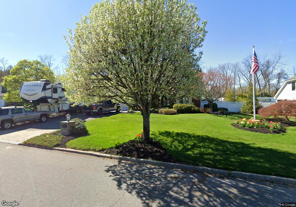 11 Fleetwood Rd, ComMacK, NY 11725 - photo 1
