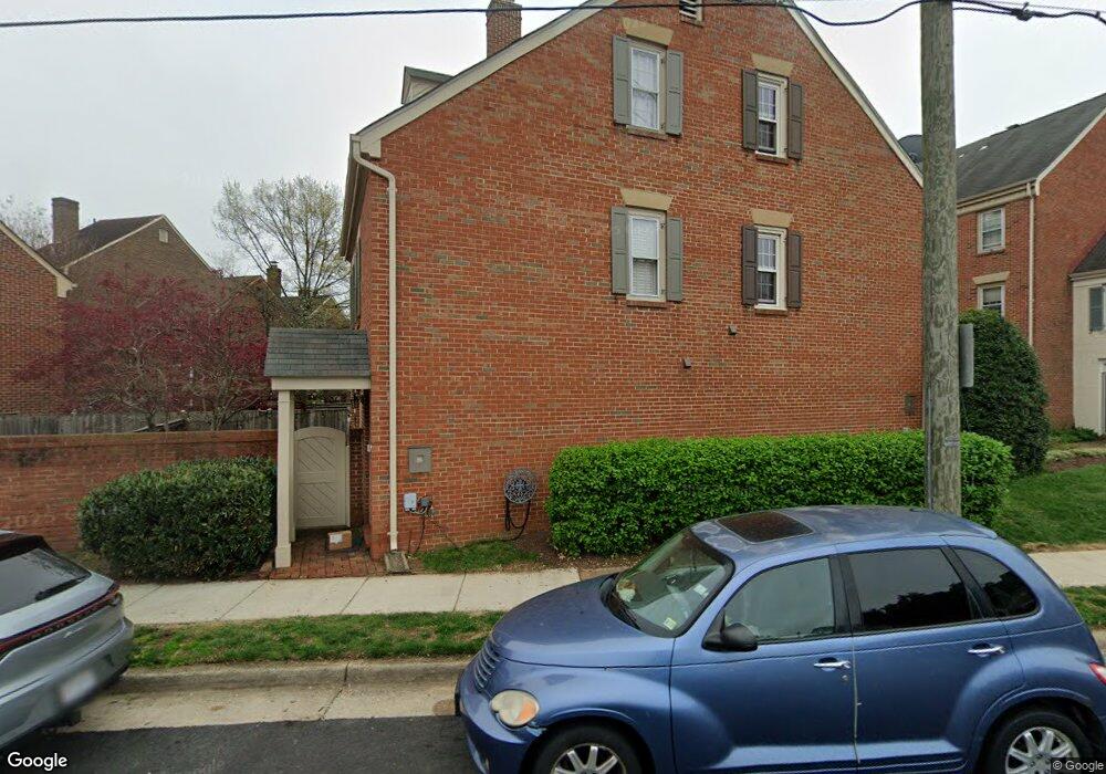 814 Bashford Ln, Alexandria, VA 22314 - photo 1