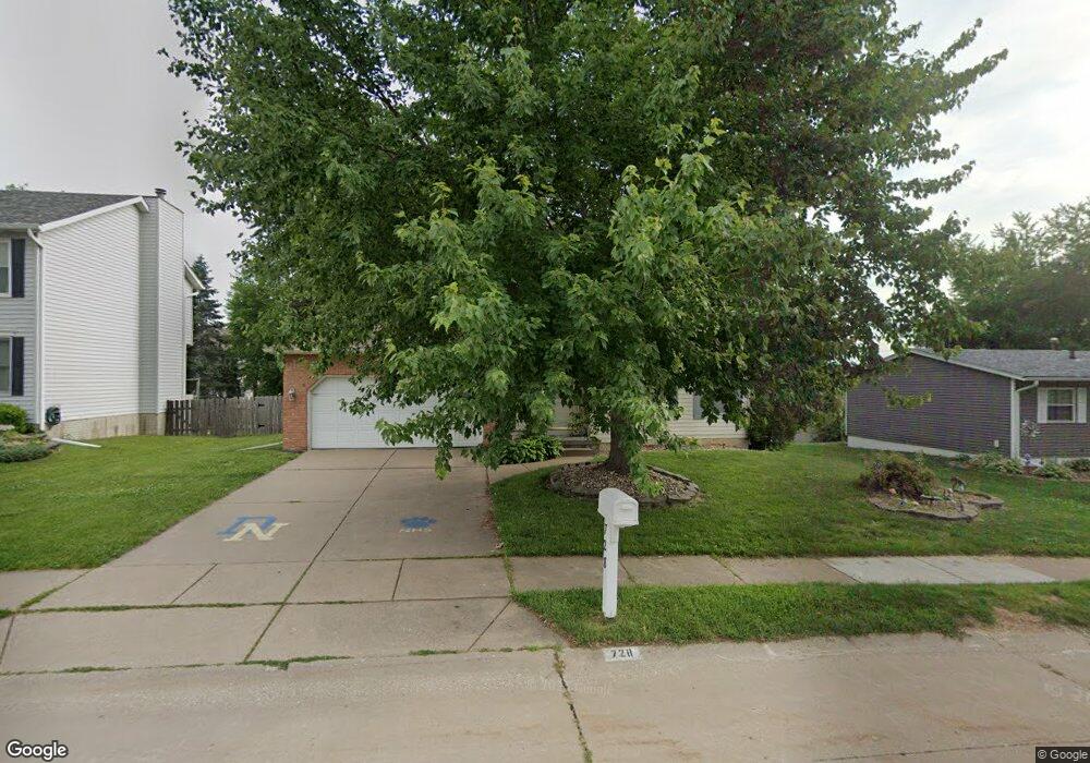 728 W 58th St, Davenport, IA 52806 - photo 1