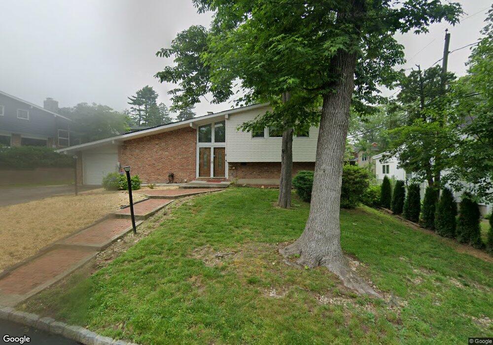 4 York Dr, Great Neck, NY 11021 - photo 1