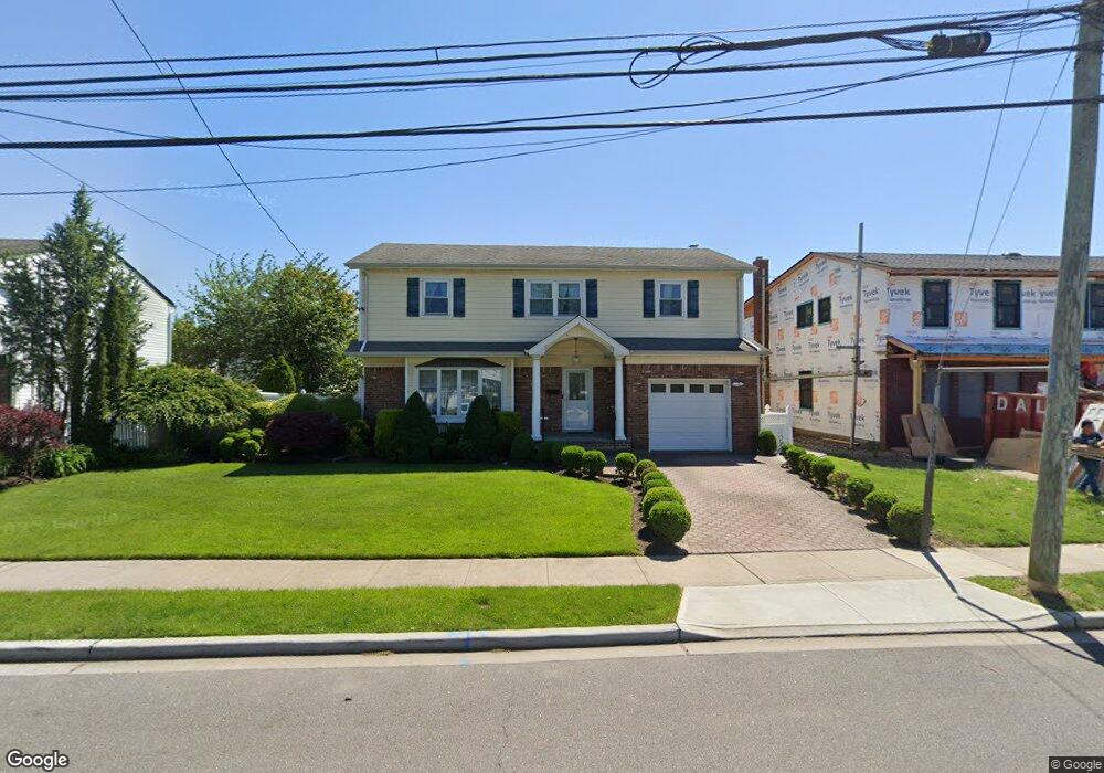 194 Mayfair Ave, West Hempstead, NY 11552 - photo 1