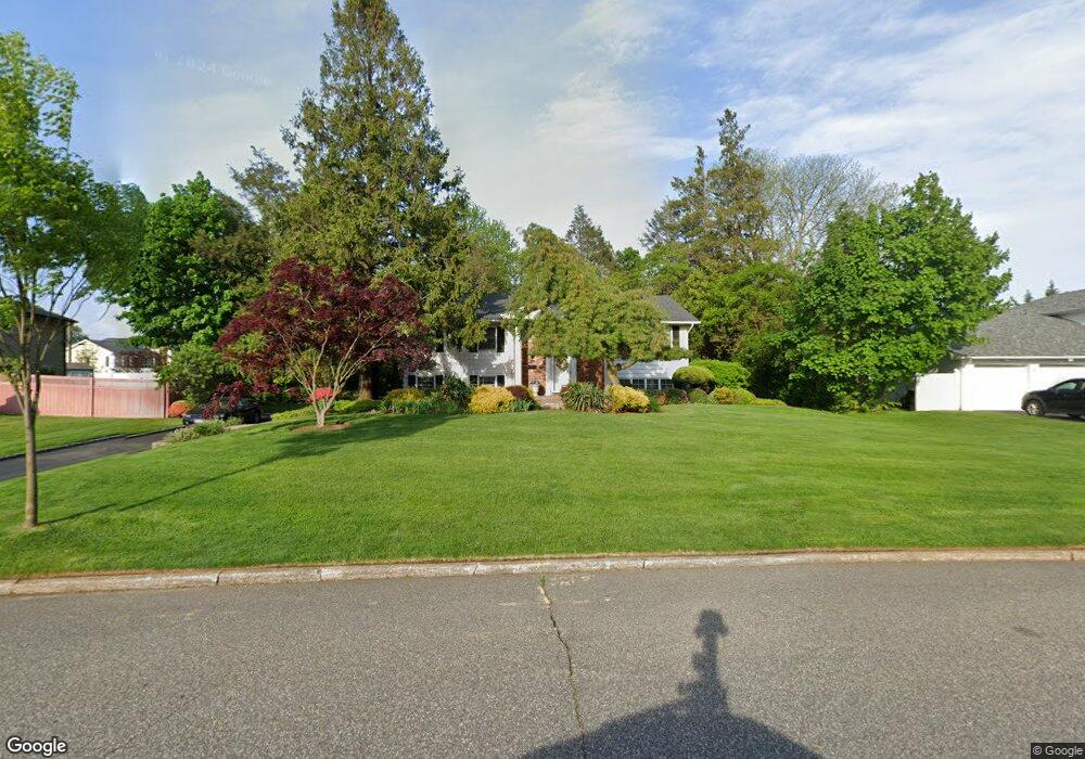 3 Peppermint Rd, ComMacK, NY 11725 - photo 1