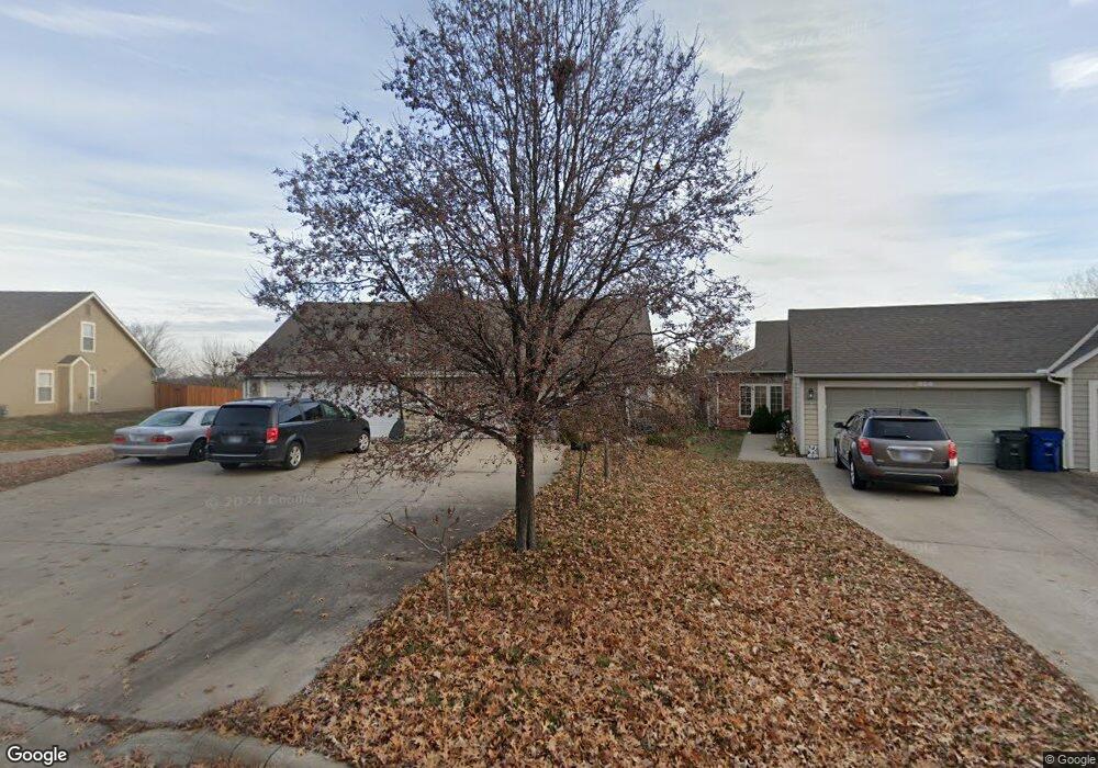 926 N Field Stone Dr, Lawrence, KS 66049 - photo 1