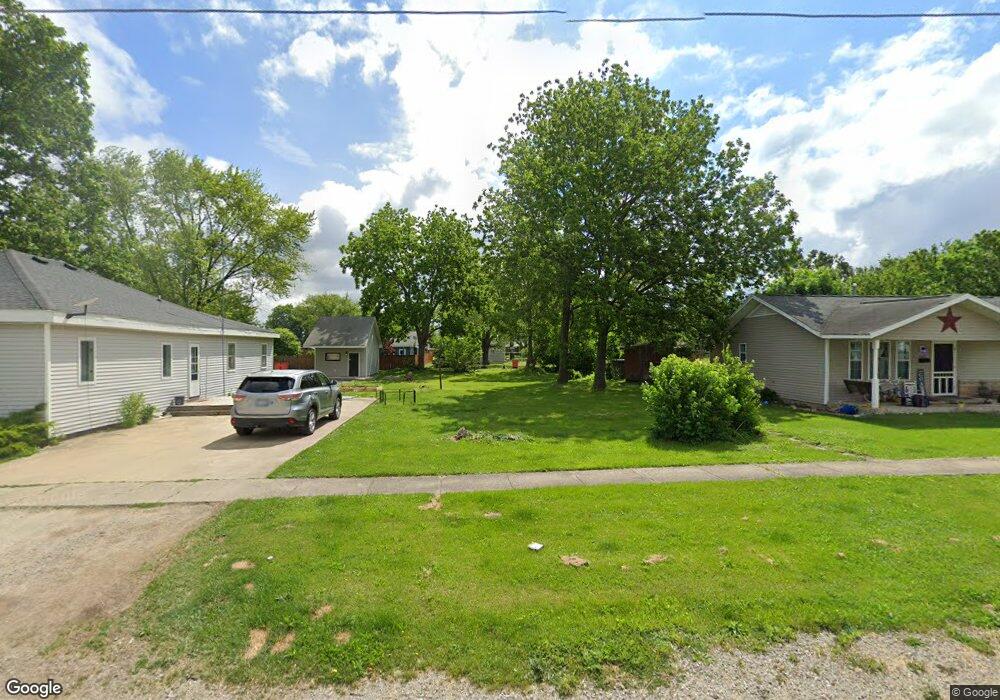 1116 N 11th St, Mattoon, IL 61938 - photo 1