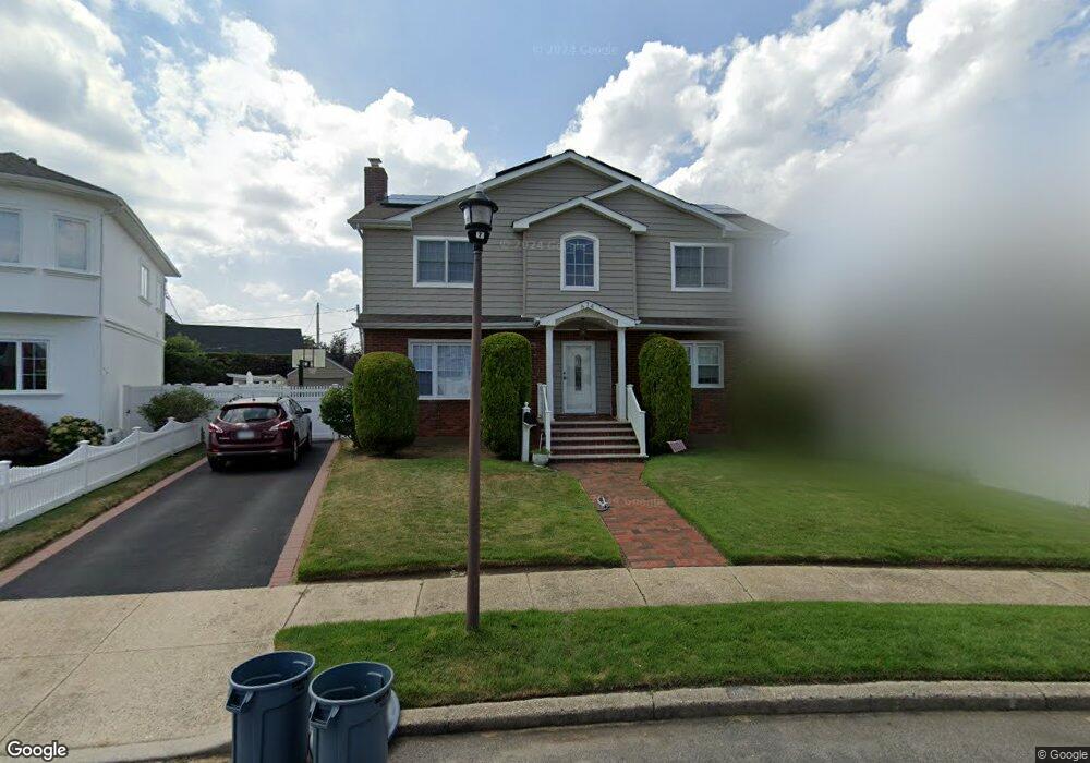 674 Ascan Rd, Franklin Square, NY 11010 - photo 1