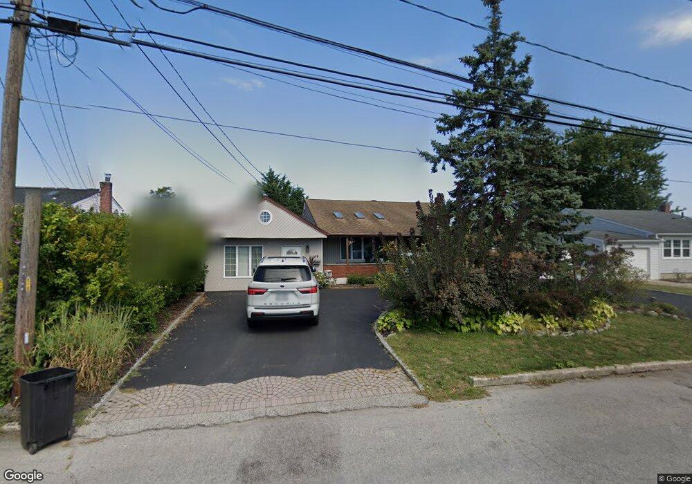 144 Verona Pkwy, Lindenhurst, NY 11757 - photo 1