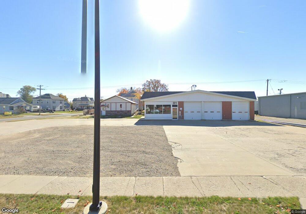 321 1st Ave E, Newton, IA 50208 - photo 1