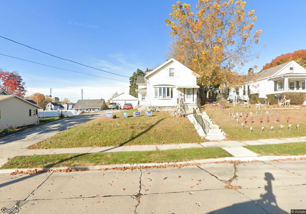 412 N 5th St, Manitowoc, WI 54220 - photo 1