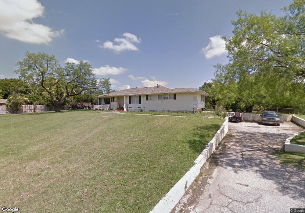 330 Crescent Dr, Grand Prairie, TX 75050 - photo 1