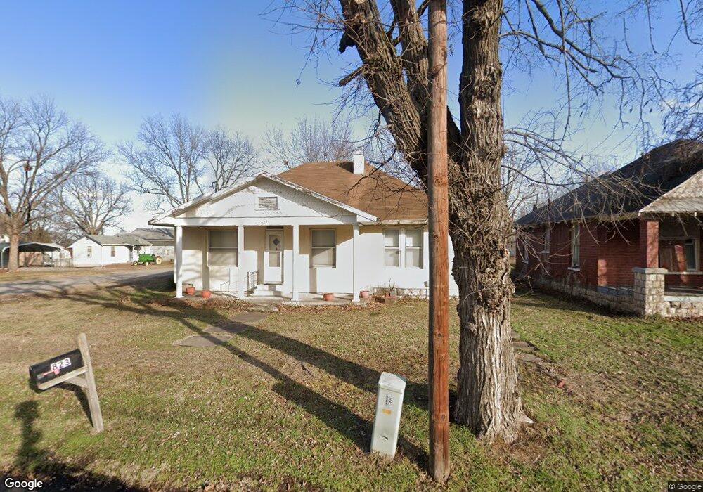 823 N 26th St, Parsons, KS 67357 - photo 1