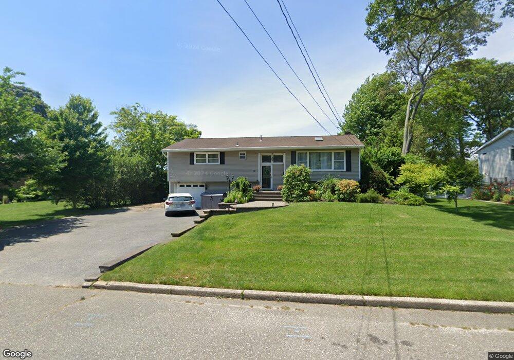 10 Baywood Ln, Bayport, NY 11705 - photo 1