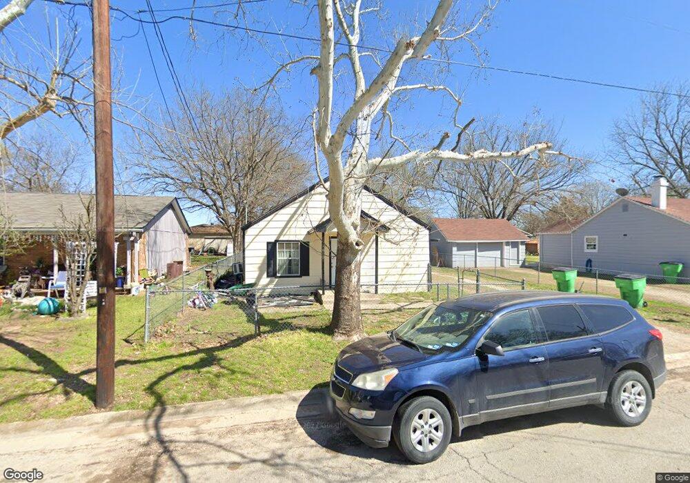 1610 S Lindsay St, Gainesville, TX 76240 - photo 1