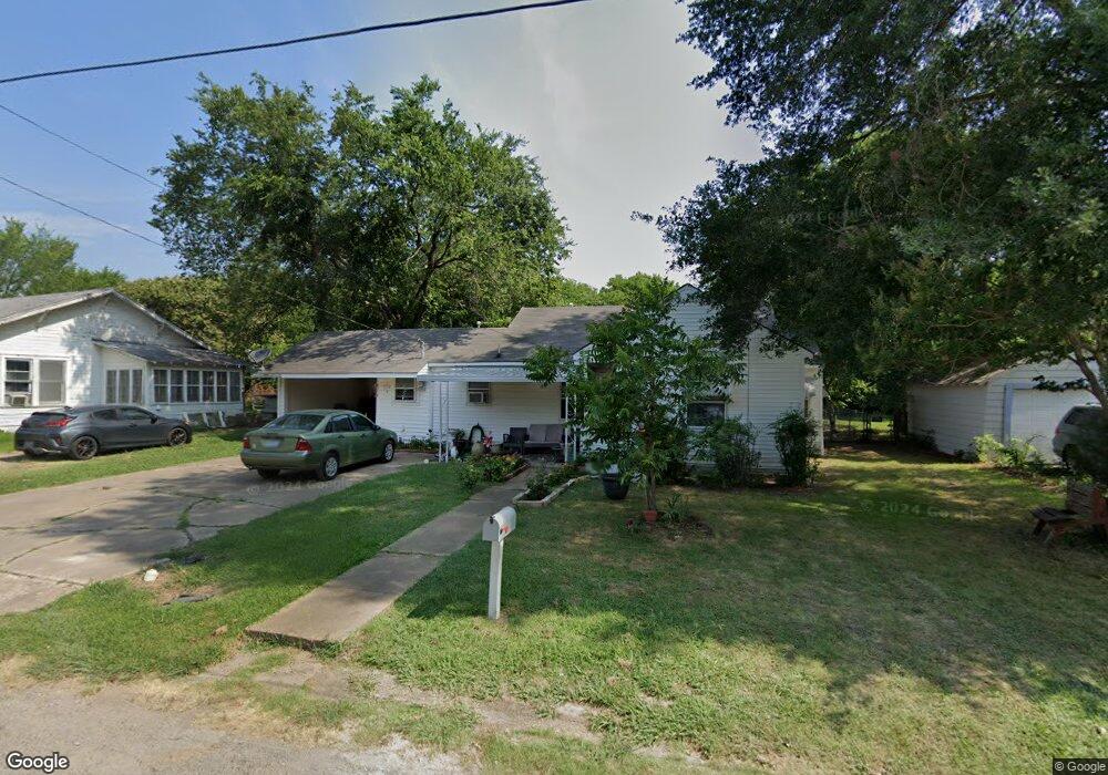 711 E 11th St, Bonham, TX 75418 - photo 1