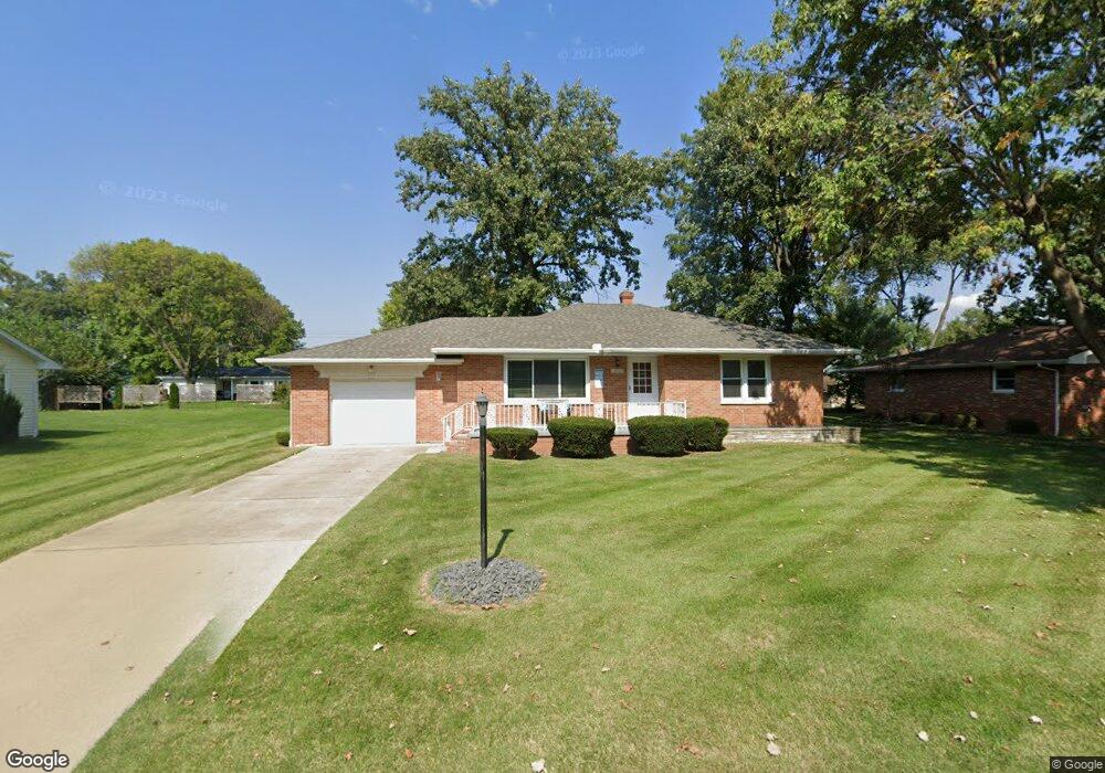 713 E Country Ln, Collinsville, IL 62234 - photo 1