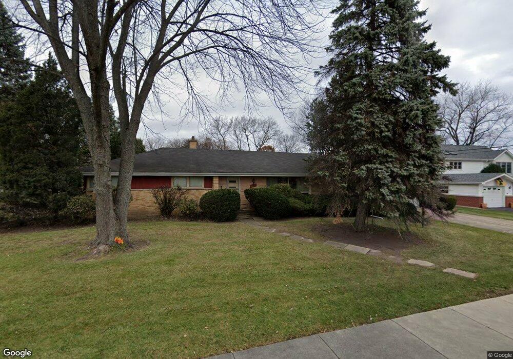 2332 Robincrest Ln, Glenview, IL 60025 - photo 1