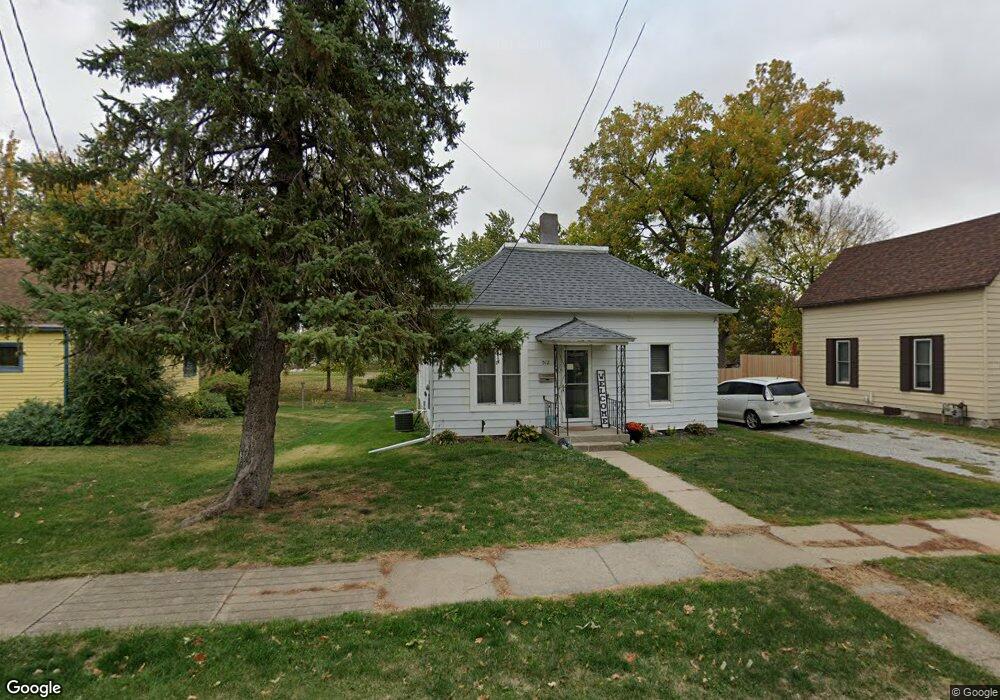 512 W 3rd St S, Newton, IA 50208 - photo 1