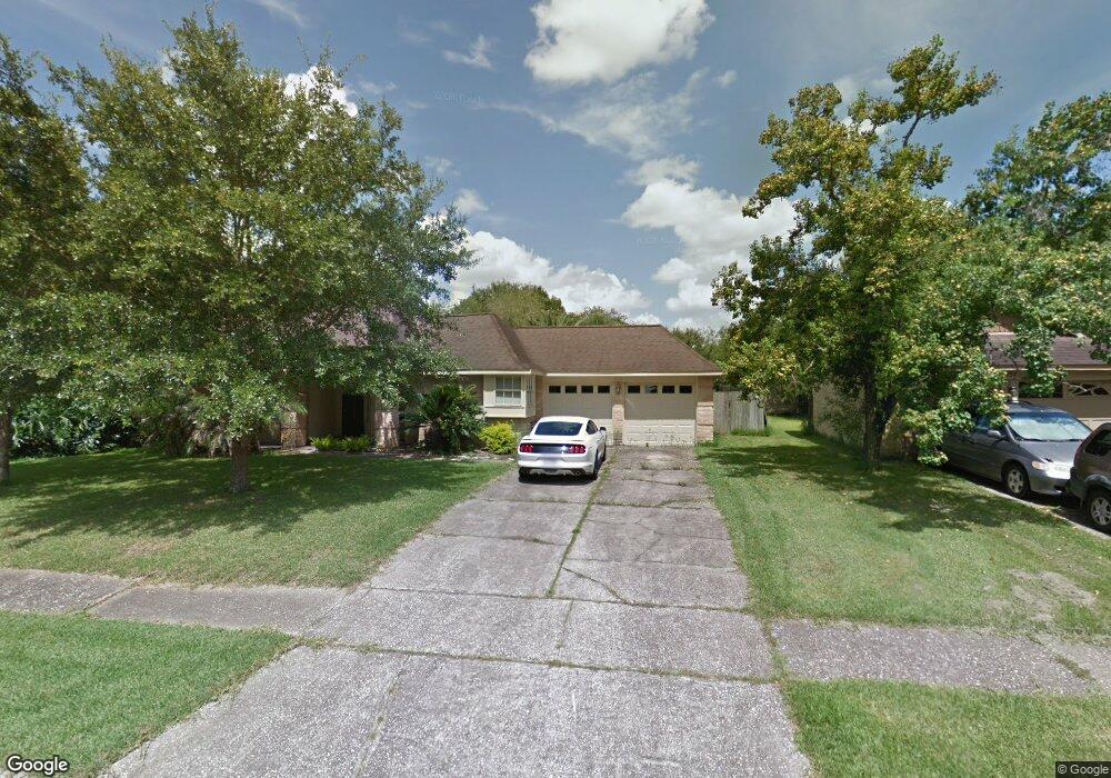 906 Lancaster Dr, Friendswood, TX 77546 - photo 1