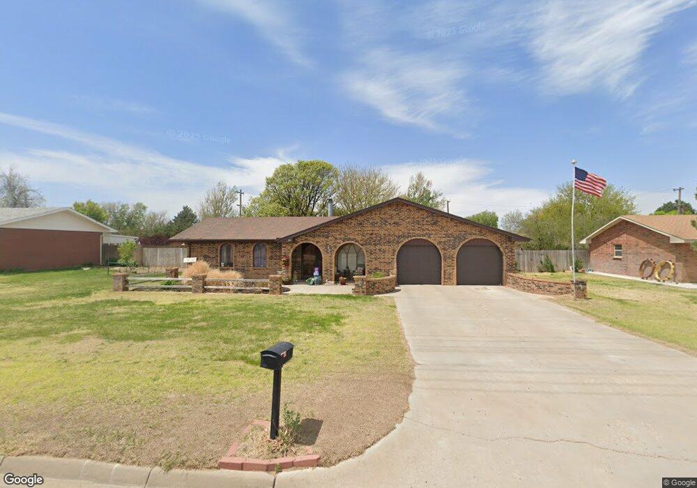 621 S Washington St, Hugoton, KS 67951 - photo 1