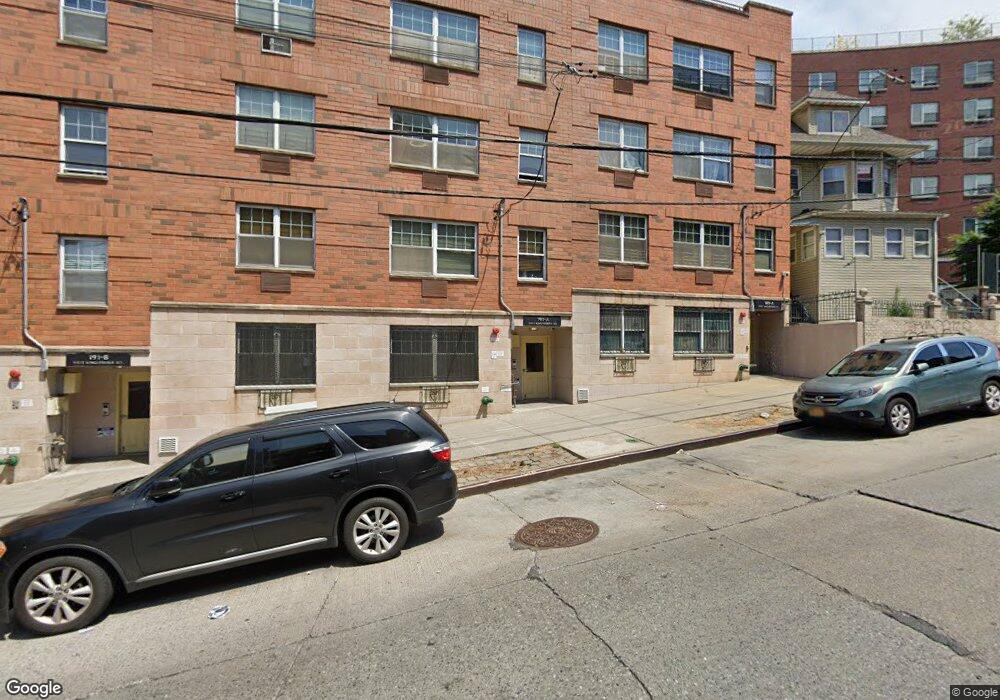 191 W Kingsbridge Rd unit 2, Bronx, NY 10463 - photo 1