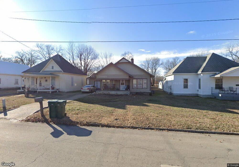 1018 N 26th St, Parsons, KS 67357 - photo 1