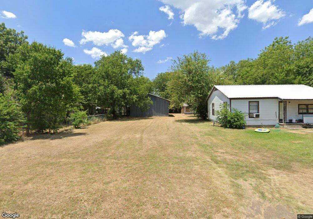421 Cunningham St, Gainesville, TX 76240 - photo 1