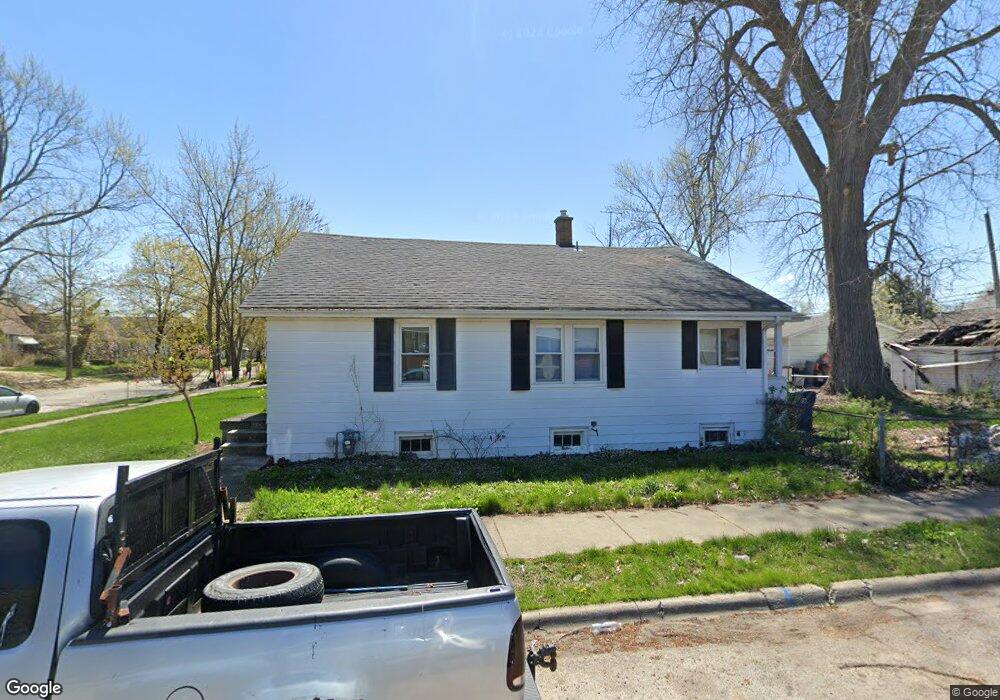 300 S Fulton Ave, Waukegan, IL 60085 - photo 1