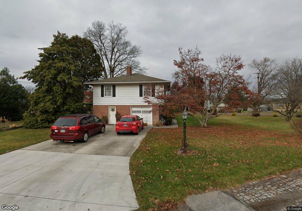 135 Woodcrest Dr, Gettysburg, PA 17325 - photo 1