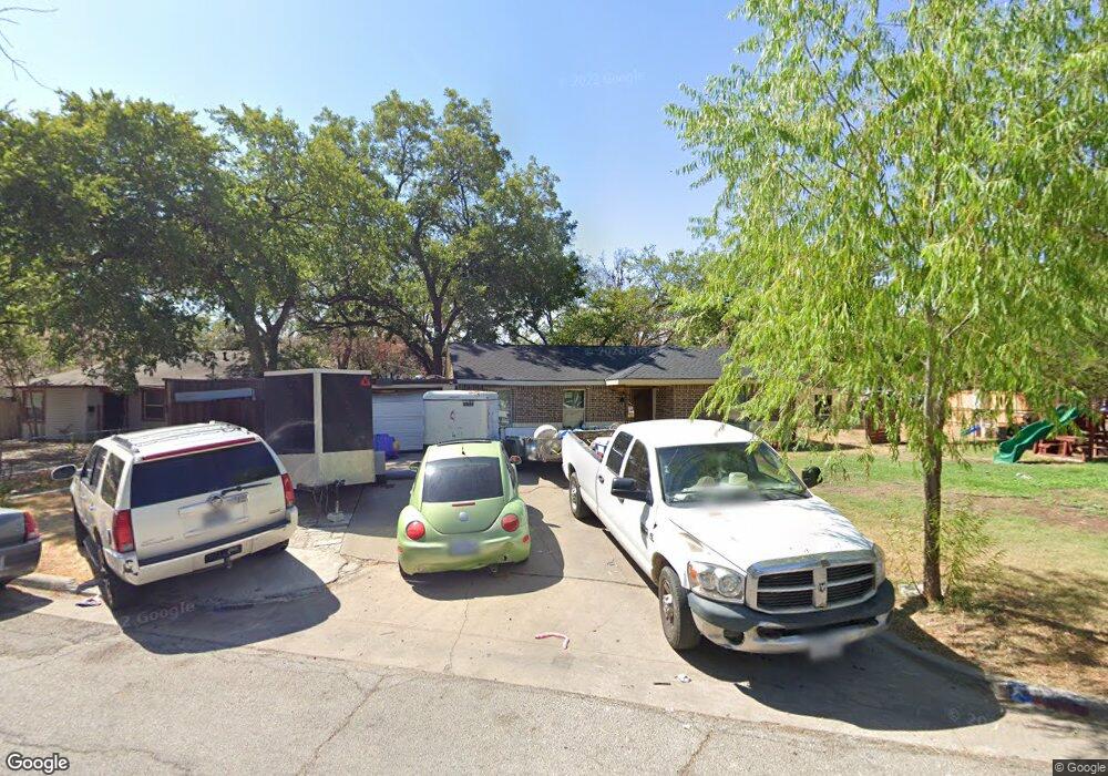 829 Apache Trace, Grand Prairie, TX 75051 - photo 1