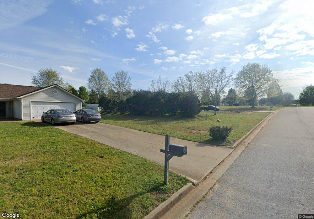 1000 Buttercup Ln, Locust Grove, GA 30248 - photo 1