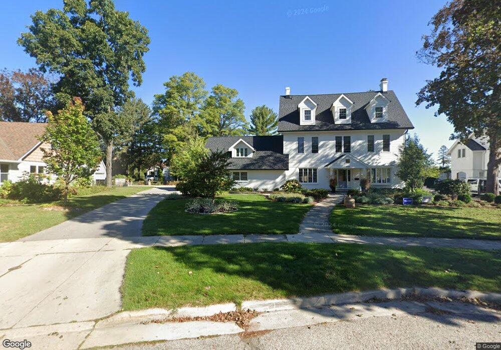 702 W Glenview Ave, Oconomowoc, WI 53066 - photo 1