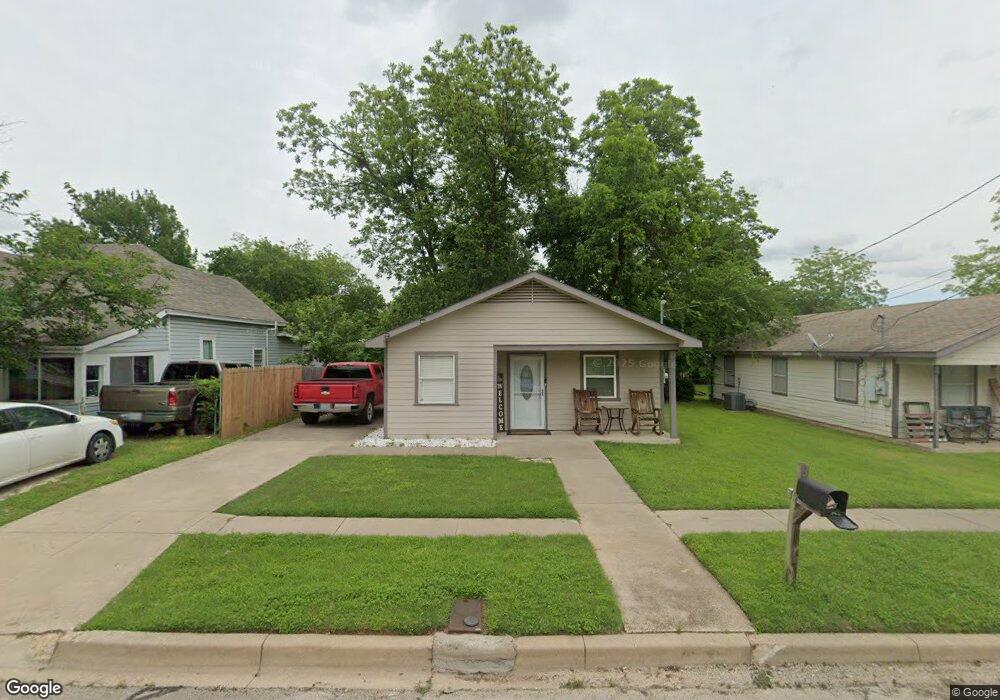 820 N Robinson St, Cleburne, TX 76031 - photo 1