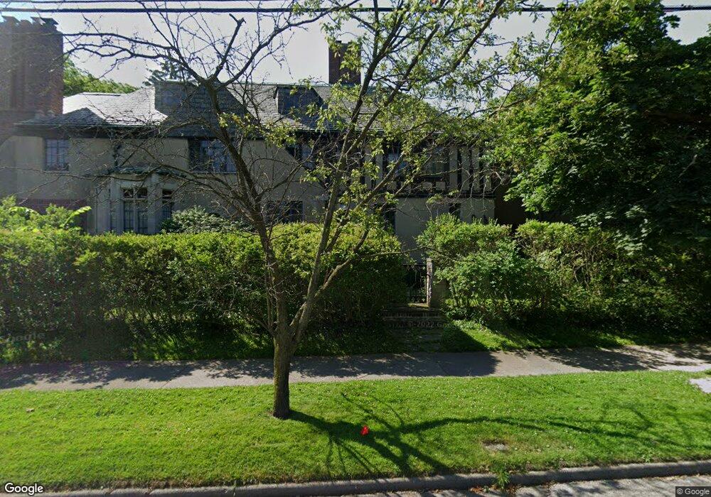 1175 Three Mile Dr, Grosse Pointe Park, MI 48230 - photo 1