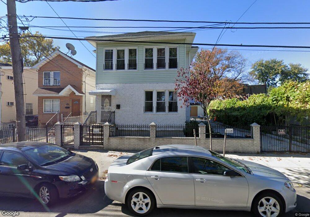 10424 165th St, Jamaica, NY 11433 - photo 1