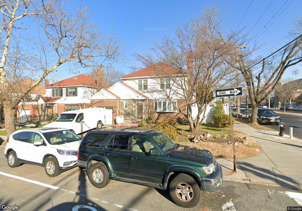 7673 173rd St, Fresh Meadows, NY 11366 - photo 1