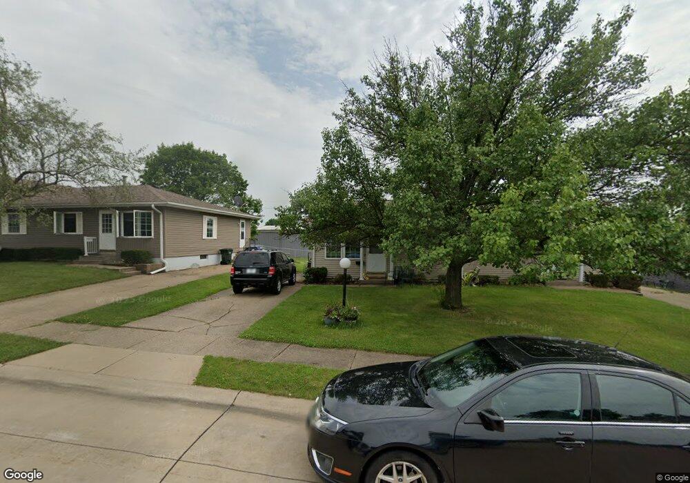 2331 W 40th St, Davenport, IA 52806 - photo 1