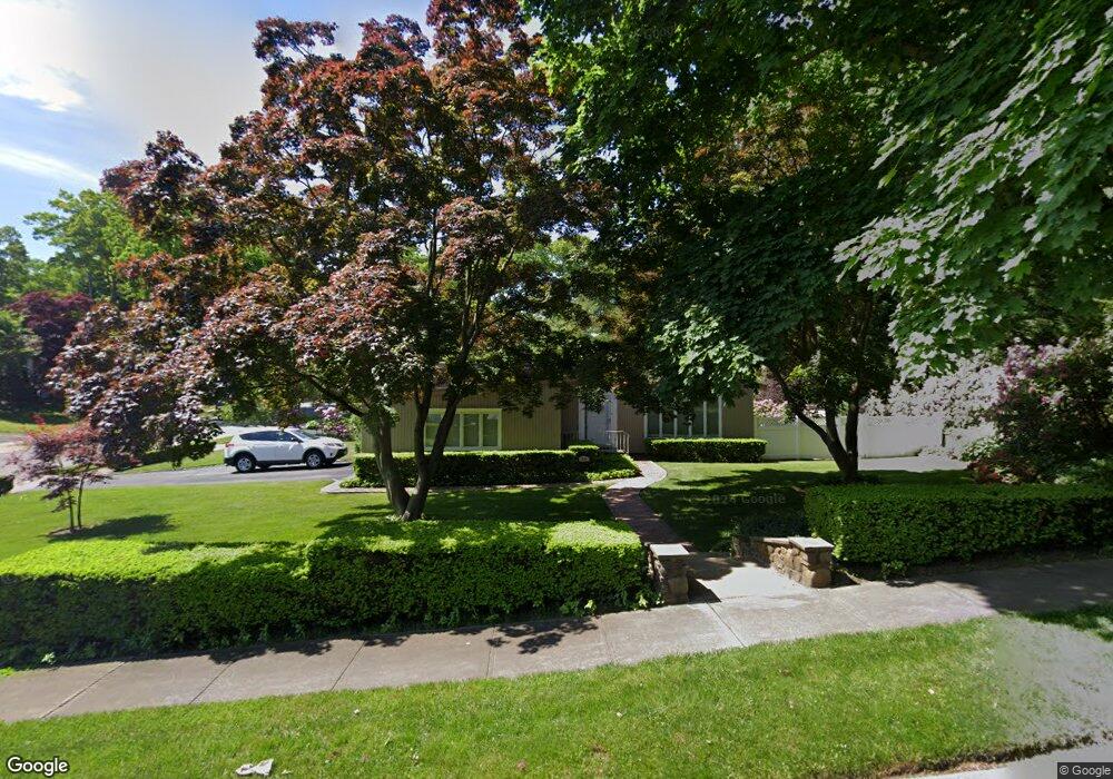 14 Redleaf Ln, ComMacK, NY 11725 - photo 1