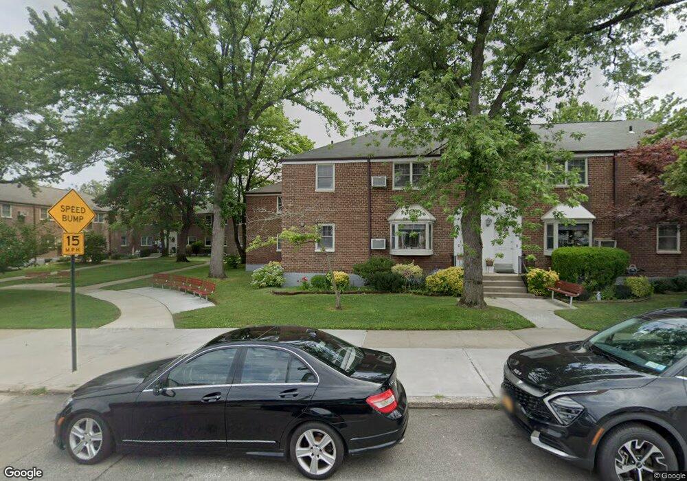 6033 Marathon Pkwy unit 5A, Little Neck, NY 11362 - photo 1