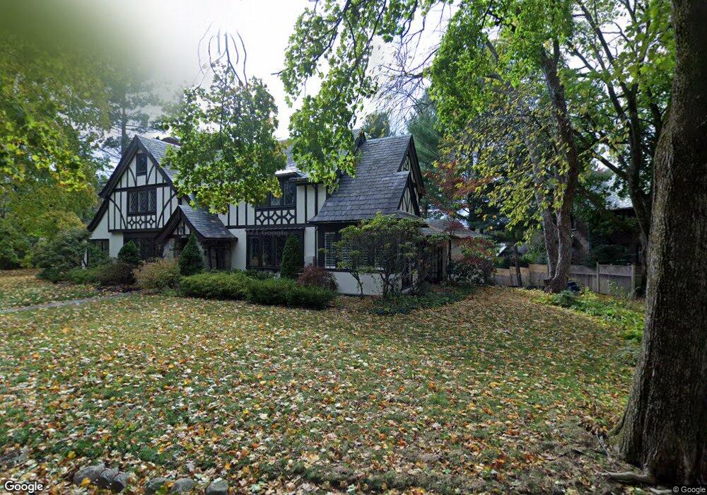 107 Monadnock Rd, Chestnut Hill, MA 02467 - photo 1