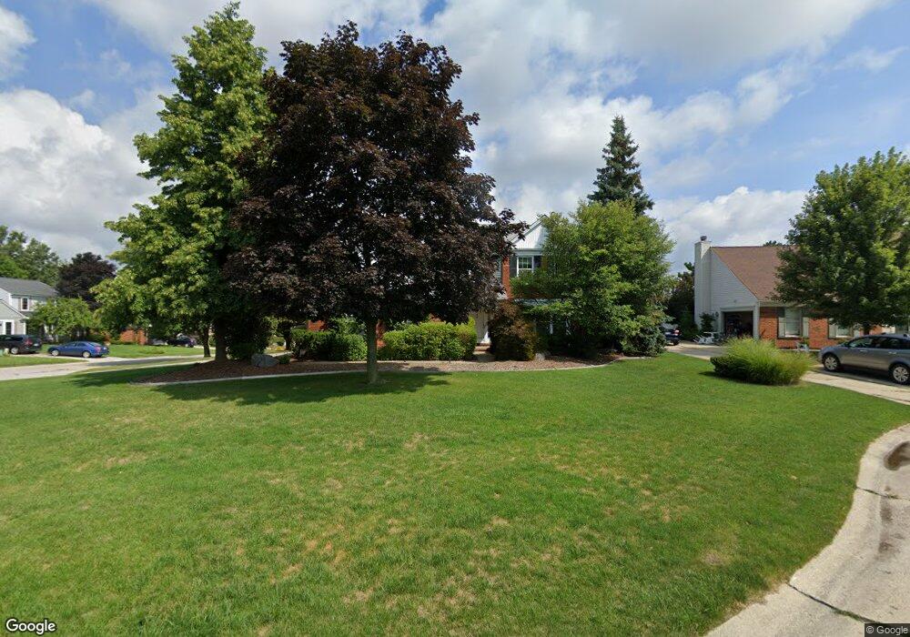 5540 Poppleton Ct, West Bloomfield, MI 48324 - photo 1