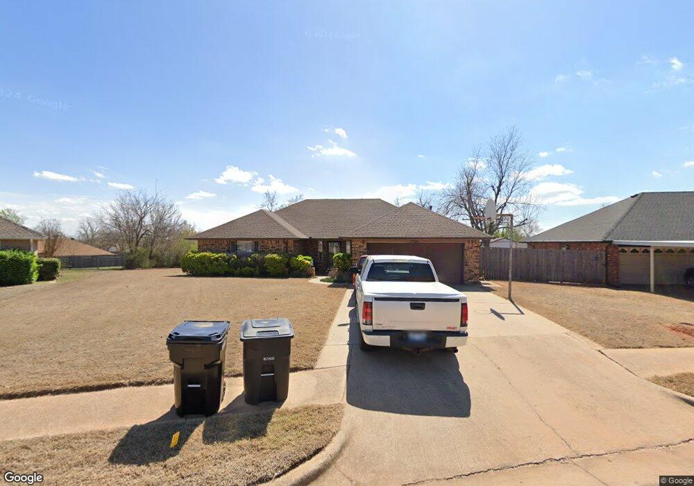 1704 N Lincoln Ave, Moore, OK 73160 - photo 1