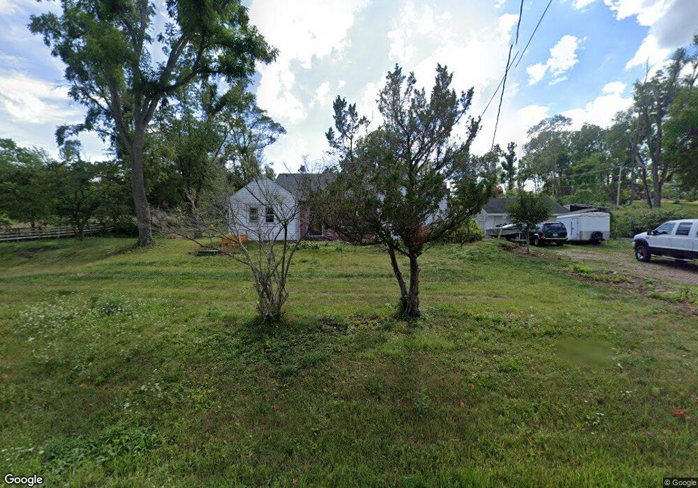 4851 Broadway Dr, Cedar Rapids, IA 52403 - photo 1