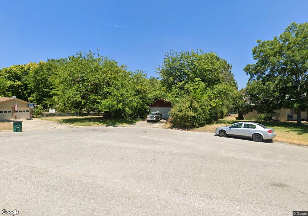 906 Dover Cir, Gainesville, TX 76240 - photo 1