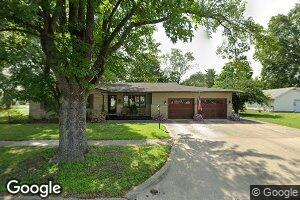 109 N Elm St, Saint Elmo, IL 62458