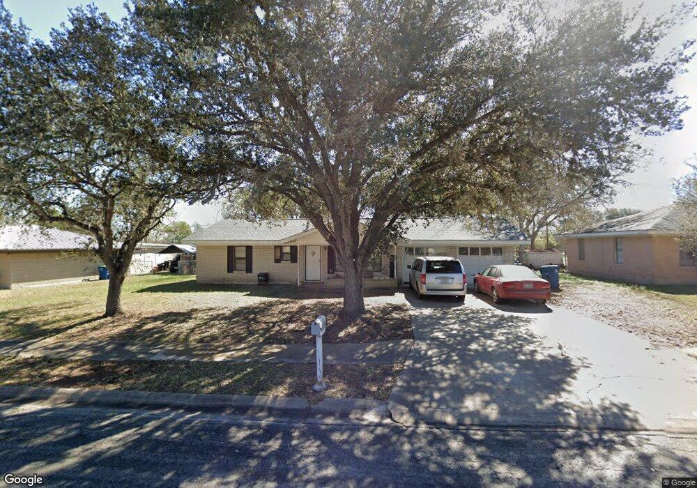 1406 Wren Ln, Beeville, TX 78102 - photo 1