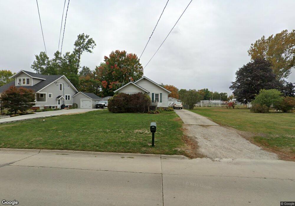 1305 W 4th St S, Newton, IA 50208 - photo 1