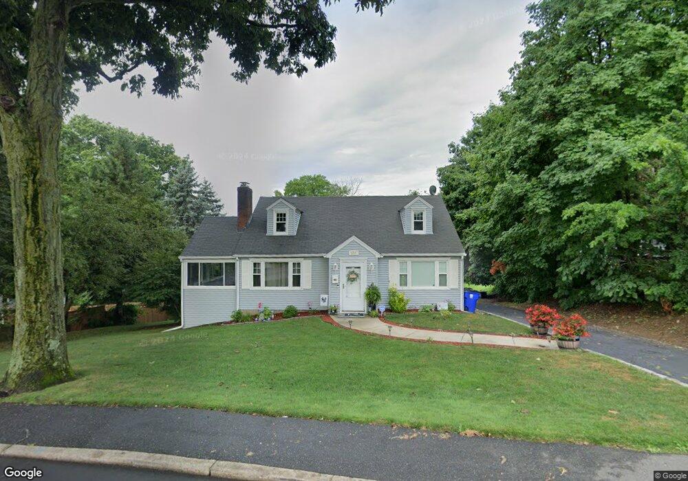 888 Knapps Hwy, Fairfield, CT 06825 - photo 1