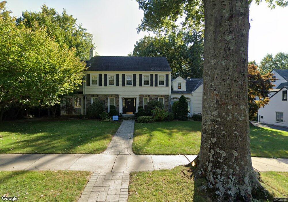 30 Brompton Rd, Great Neck, NY 11021 - photo 1