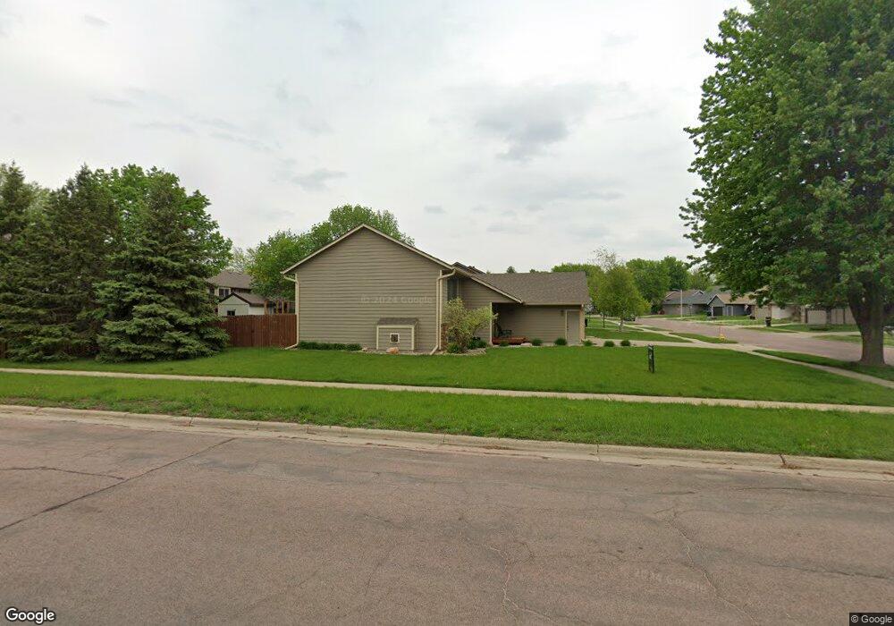 5217 E Blueridge Dr, Sioux Falls, SD 57110 - photo 1