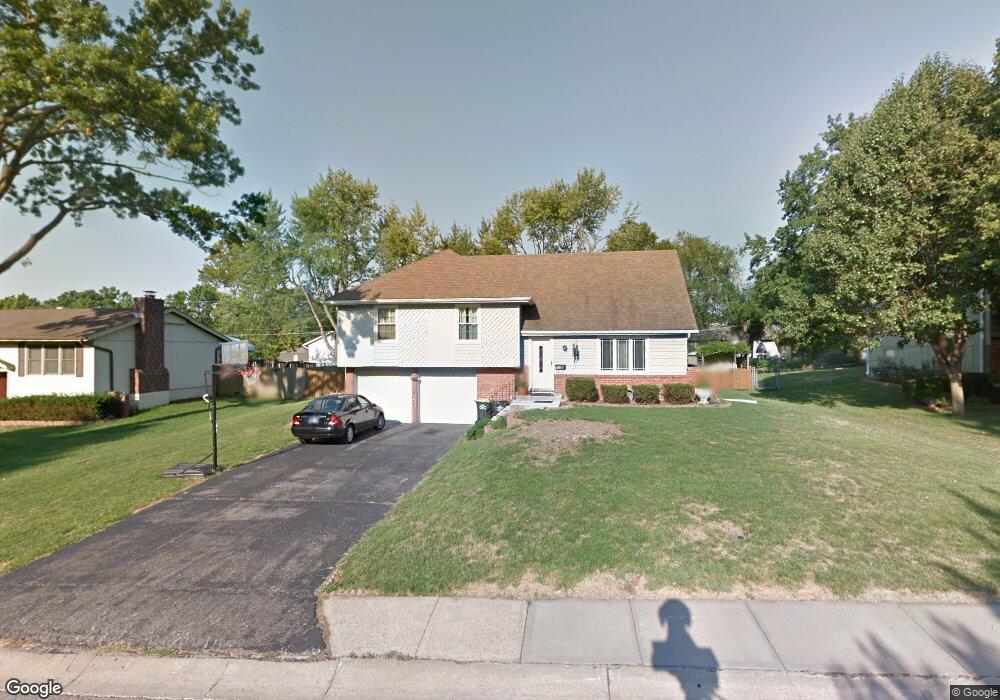 7106 Garnett St, Shawnee, KS 66203 - photo 1